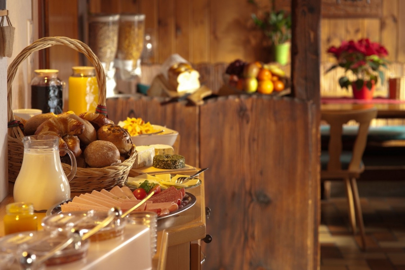 brasserie-COARAZE-min_breakfast_buffet_food_restaurant_meal_hotel_plate_fresh-718745